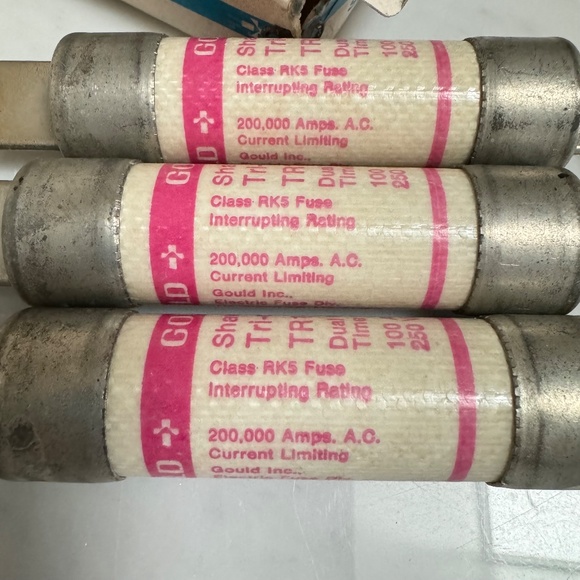 Lot of 3 Gould Shawmut TR100R Tri-onic Dual Element Time Delay Fuse 100A 250VAC - Picture 3 of 12